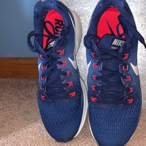 Nike Women’s Air Pegasus 34 practically brand new.